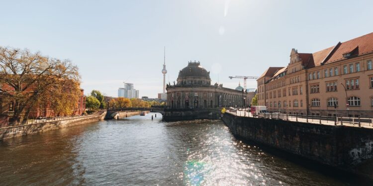 Ummeldung in Berlin: Behördengänge und Fristen nach dem Umzug