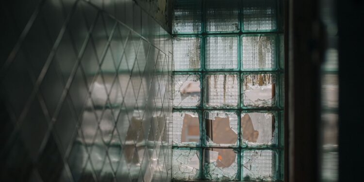 Fensterschaden nach Einbruch in Wien: Das müssen Sie tun